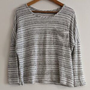 New Look Gray and White Sweater Size 10